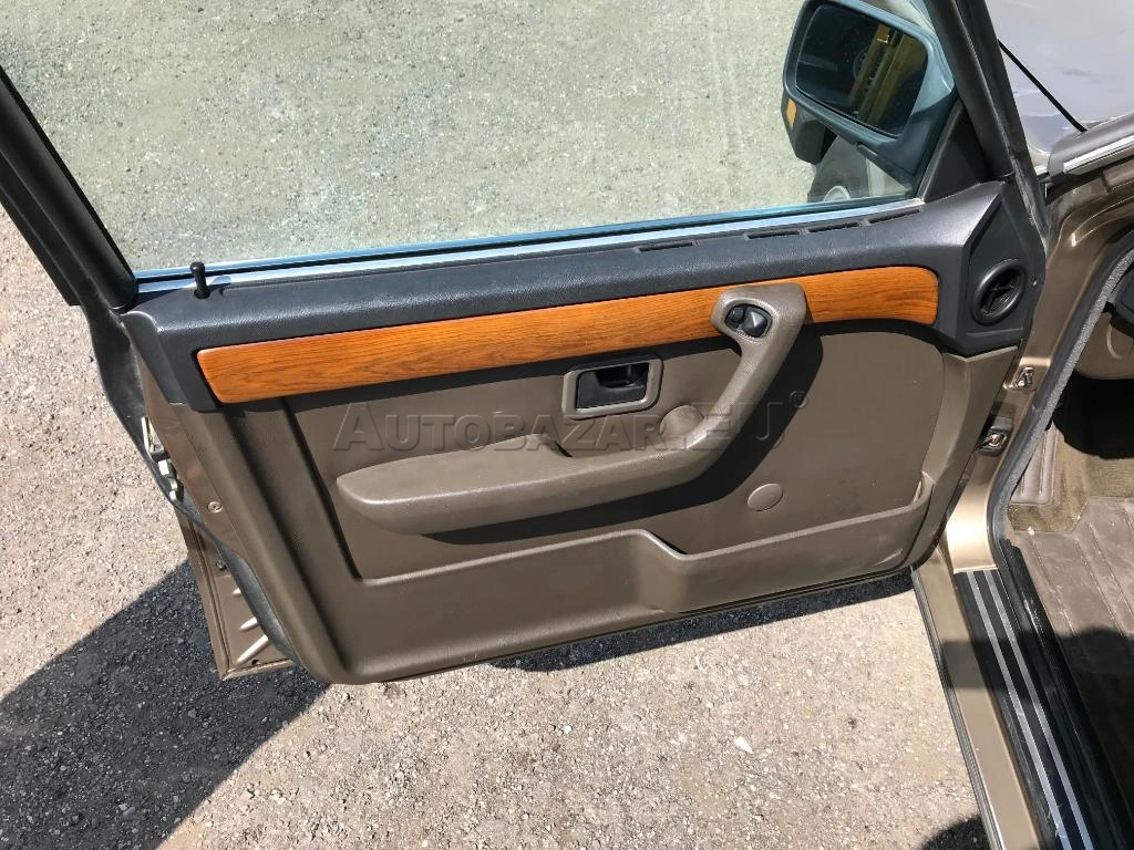 BMW 733i 1984 na predaj – fotografia 9