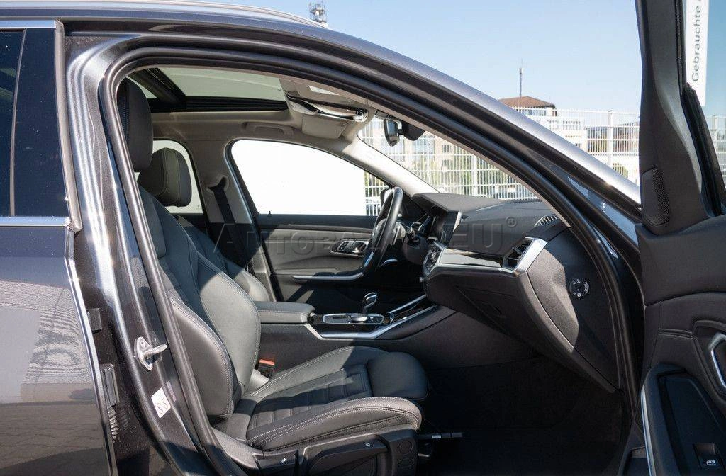 BMW Rad 3 Touring 330d  mHEV A/T