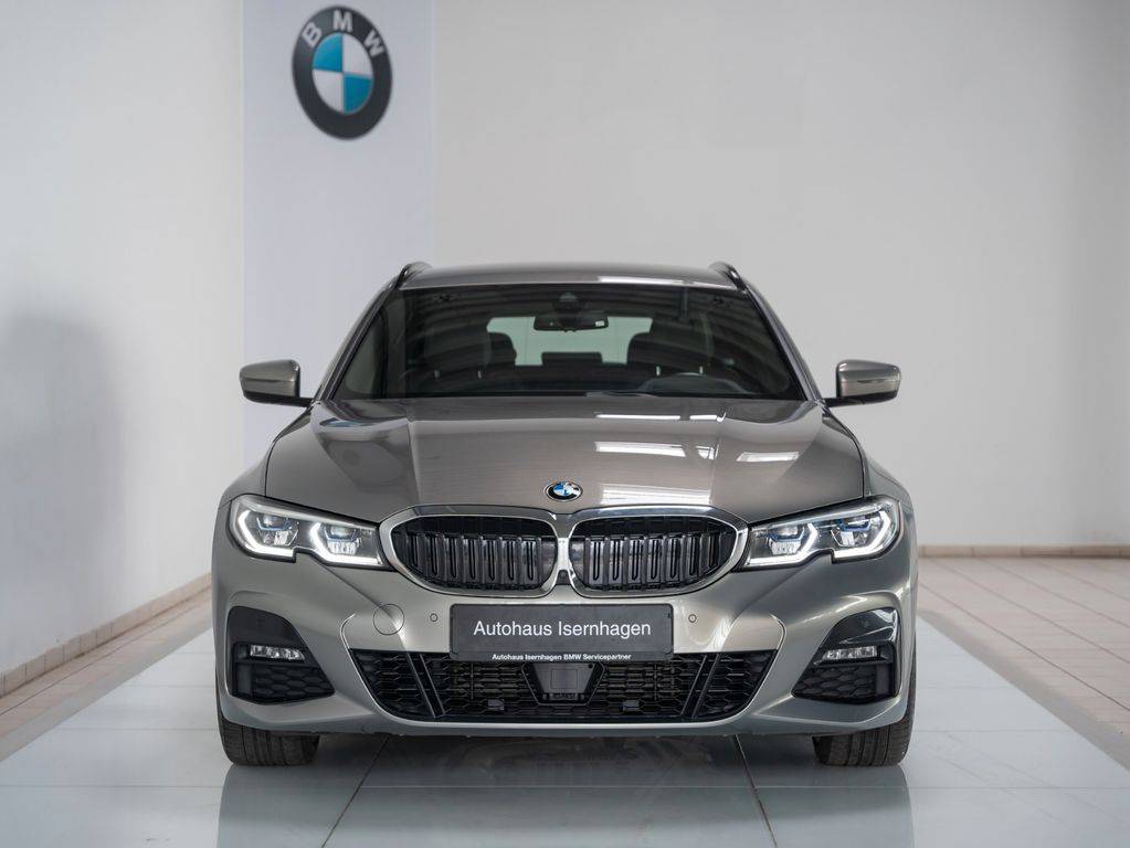 BMW Rad 3 Touring 330d  xDrive A/T