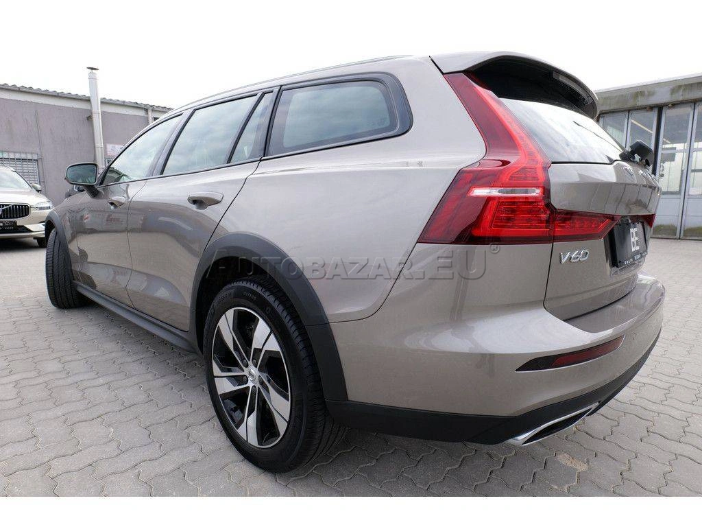 Volvo V60 CC B4 mHEV Cross Country Pro A/T AWD