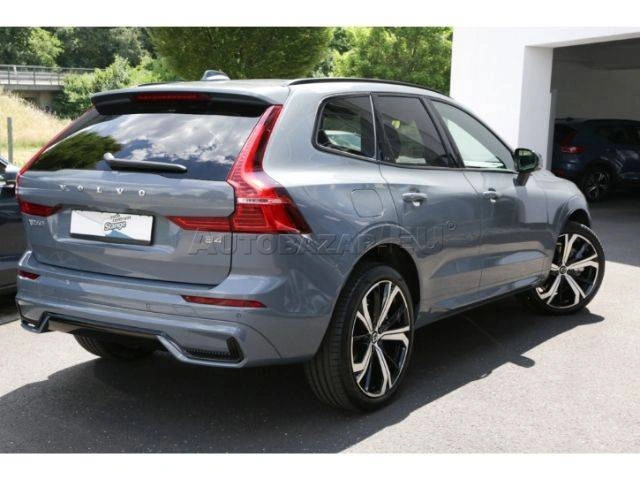 Volvo XC60 Plus Dark B4