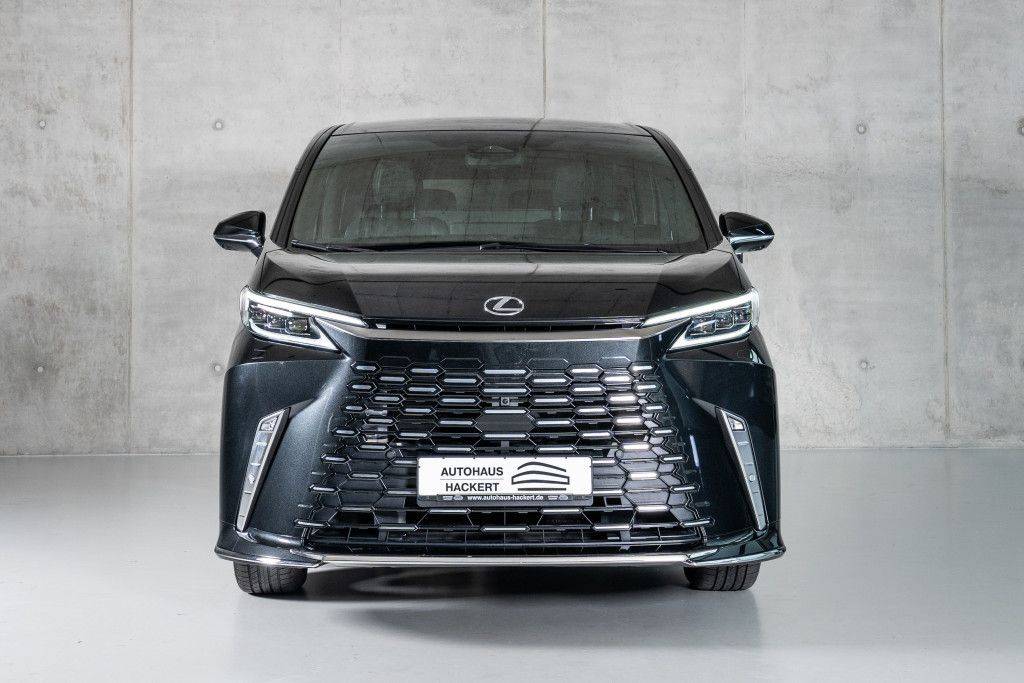 Lexus LM 4x4 A/T