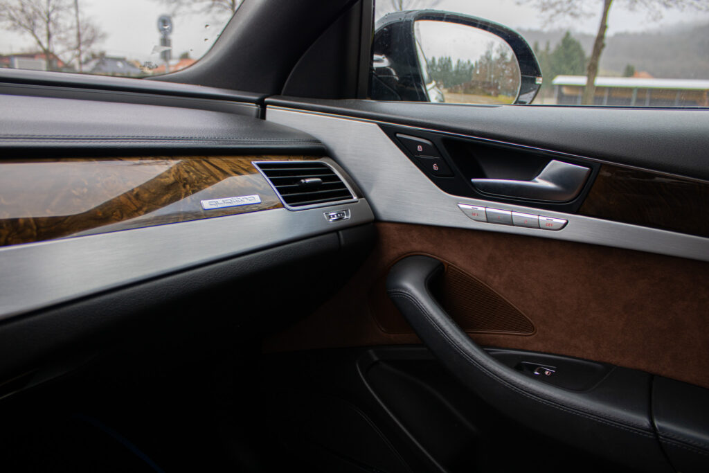 Audi A8 2011 na predaj – fotografia 25