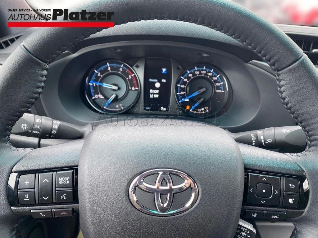 Toyota Hilux DC 2.8 I D-4D Invincible 4x4 A/T