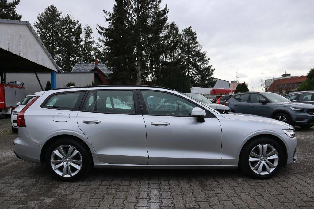 Volvo V60 B4 Momentum A/T