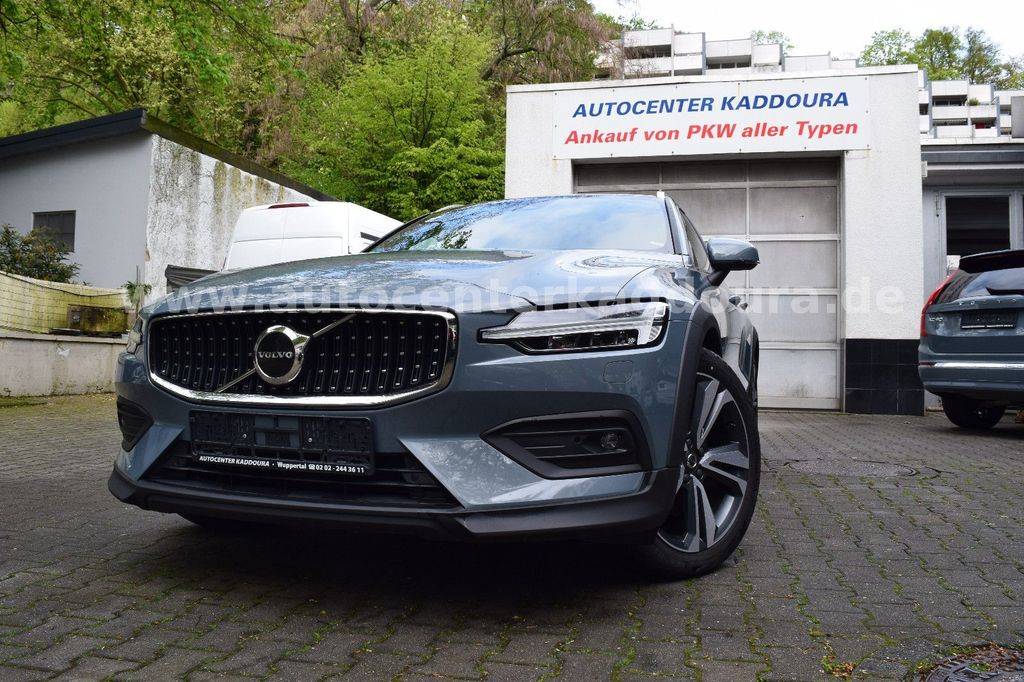 Volvo V60 Cross Country B4   Plus AWD