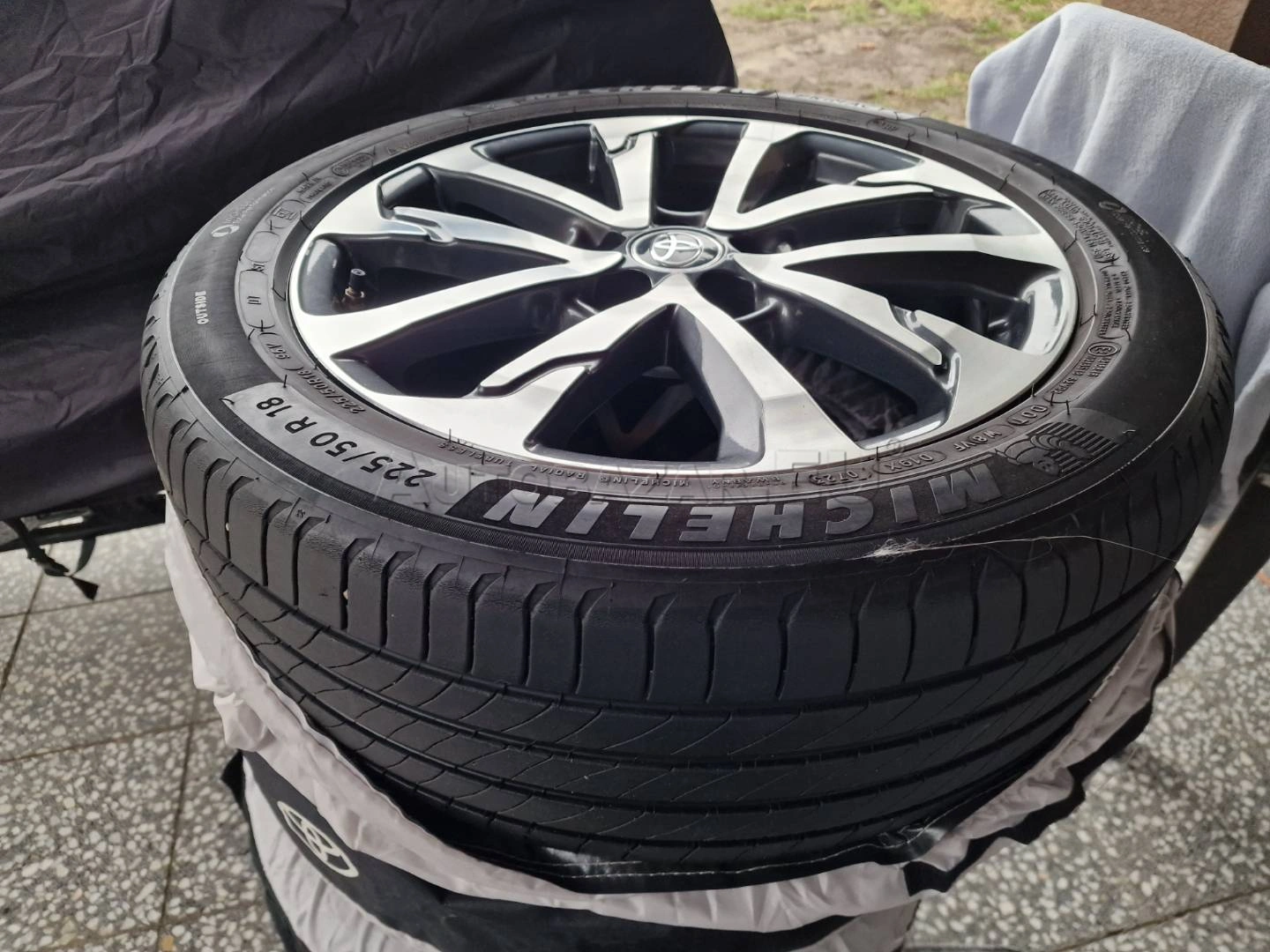 5x114,3 R18 orig. TOYOTA + 225/50 R18 Michelin
