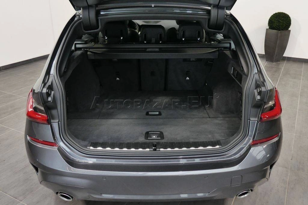 BMW Rad 3 Touring 320d  A/T