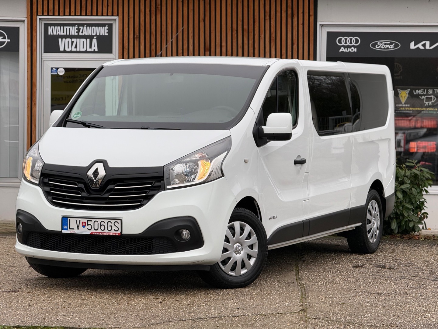 Renault Trafic III 1.6 dCi L2H1 (Passenger 8-miestny)