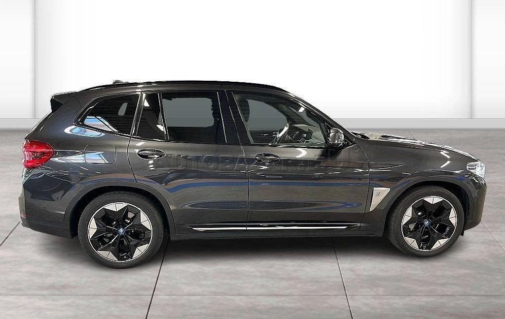 BMW iX3 A/T