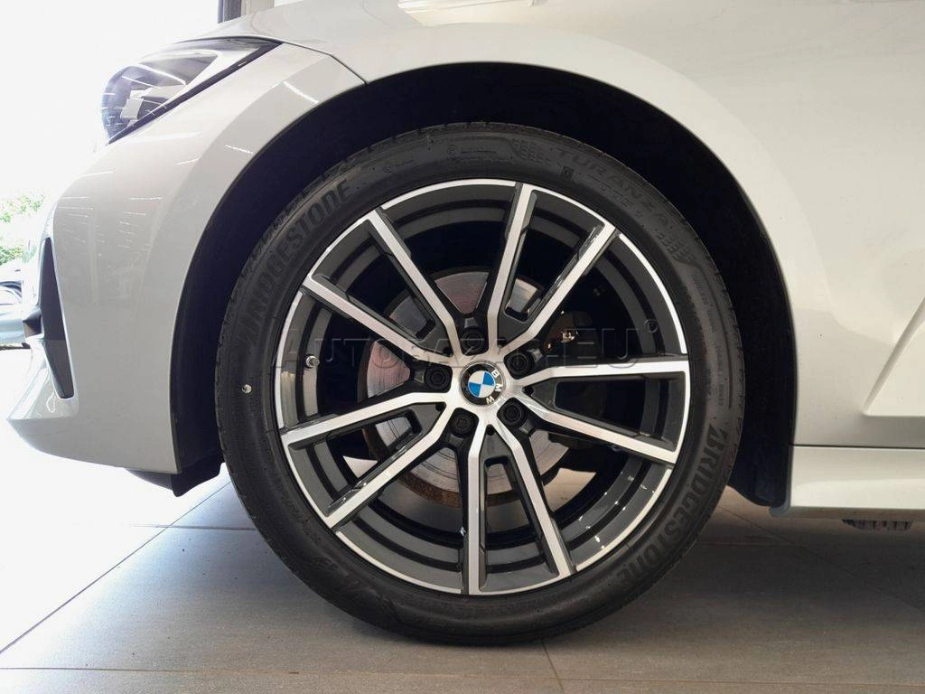 BMW Rad 3 Touring 320d mHEV  A/T