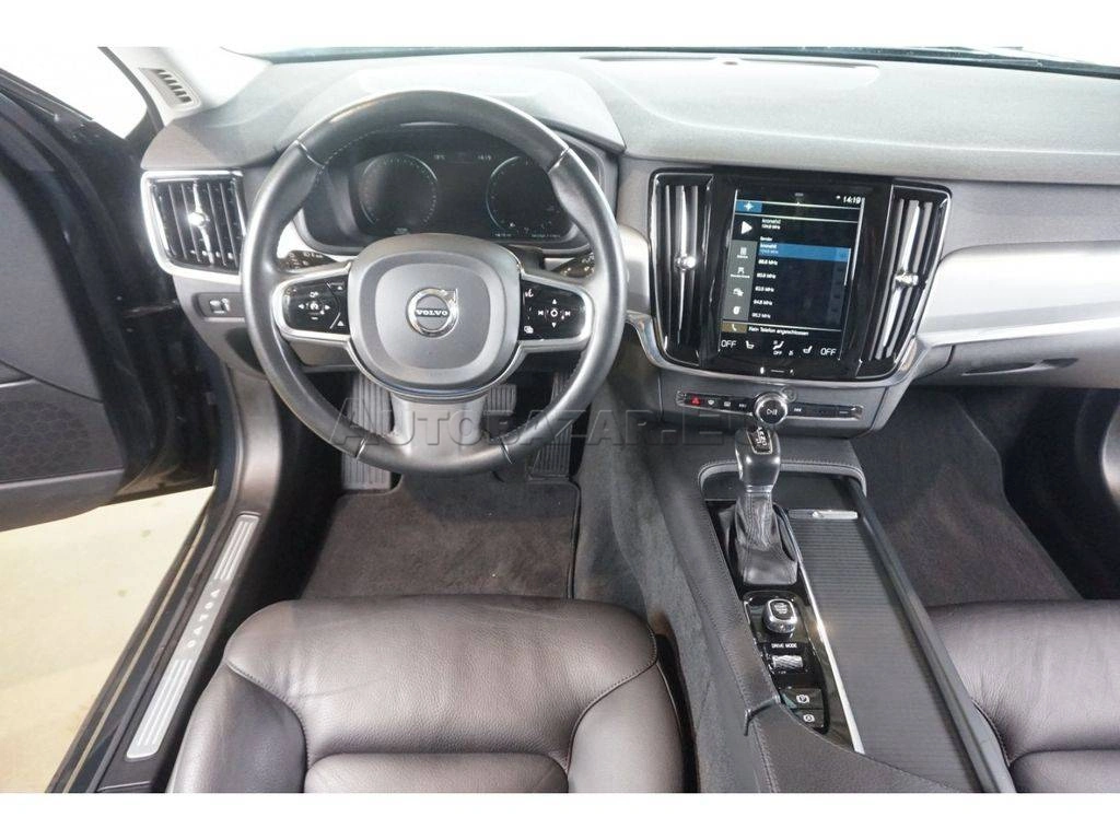 Volvo V90 Momentum Pro