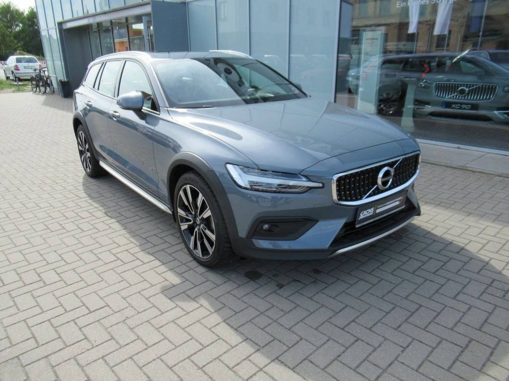 Volvo V60 Cross Country Pro AWD
