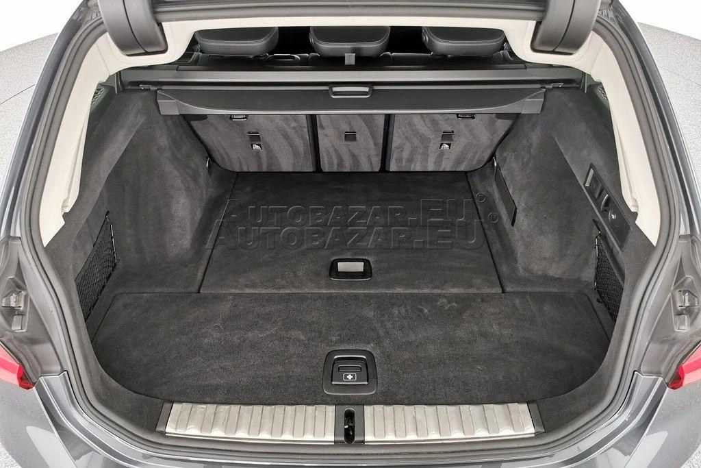 BMW rad 3 Touring 330d Touring mHEV A/T