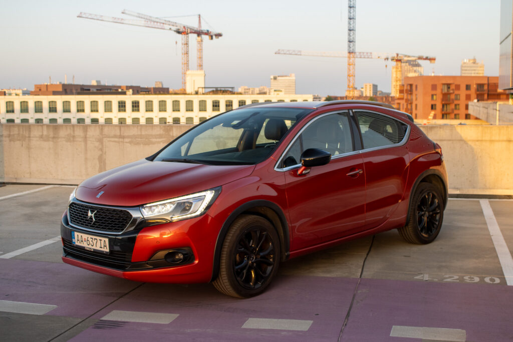 DS Automobiles 4 CROSSBACK
