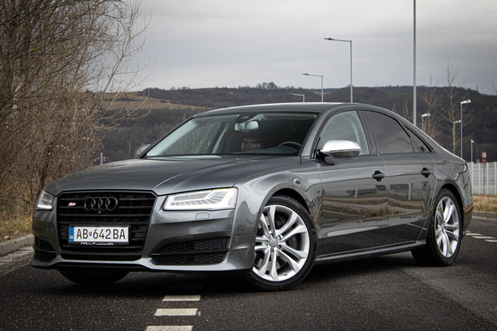 Audi S8