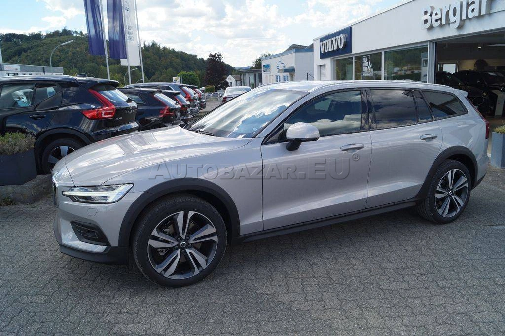 Volvo V60 CC B4 mHEV Plus A/T AWD