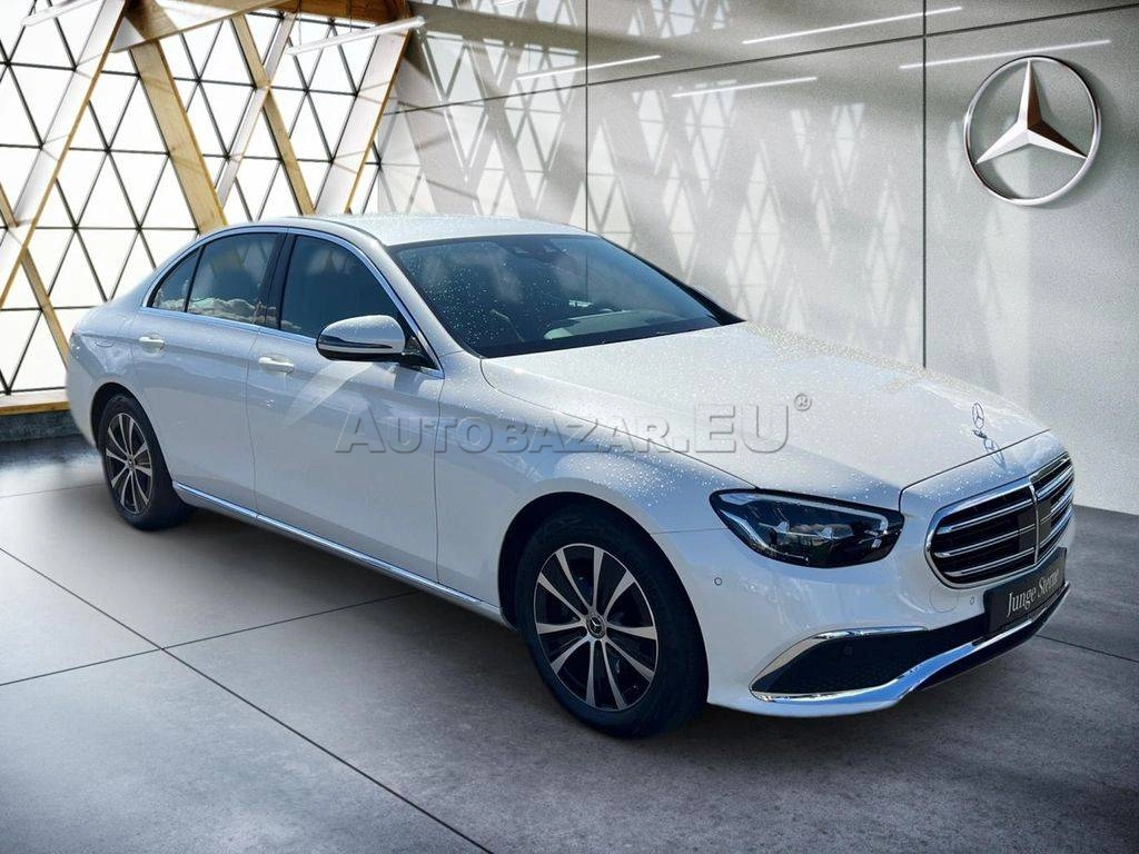 Mercedes-Benz E trieda Sedan 300 d mHEV 4MATIC A/T