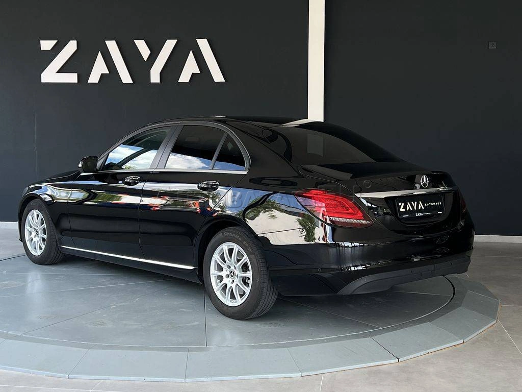 Mercedes-Benz C trieda Sedan 220 d A/T