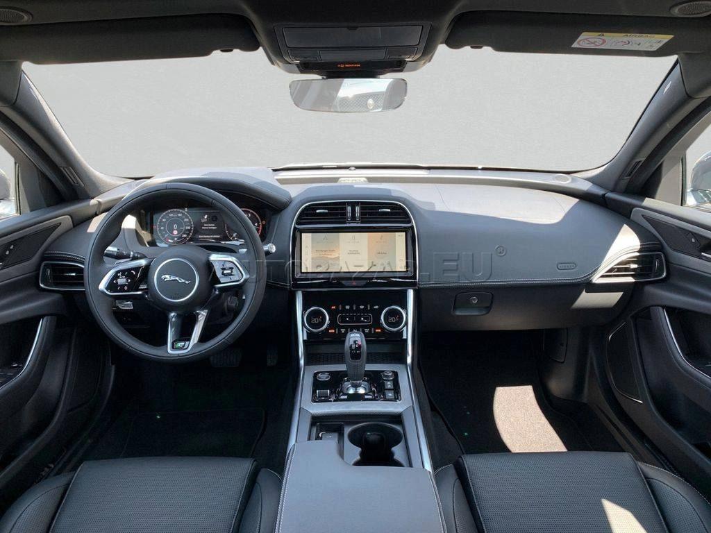 Jaguar XE 2.0D I4 D200 R-Dynamic S A/T