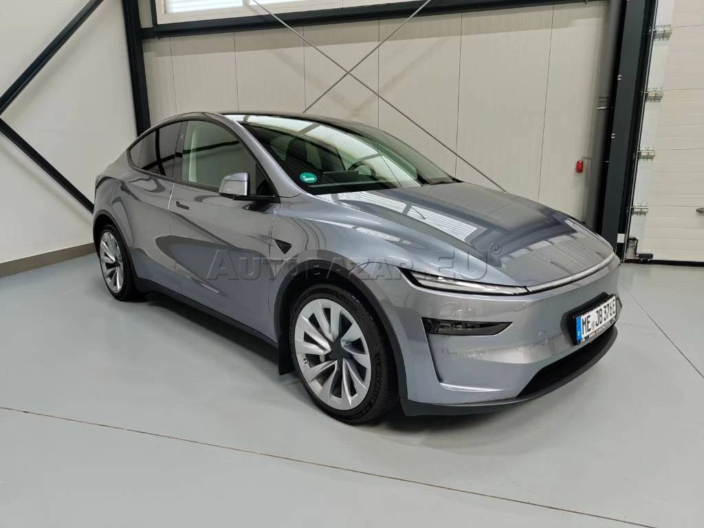Tesla Model Y 2025