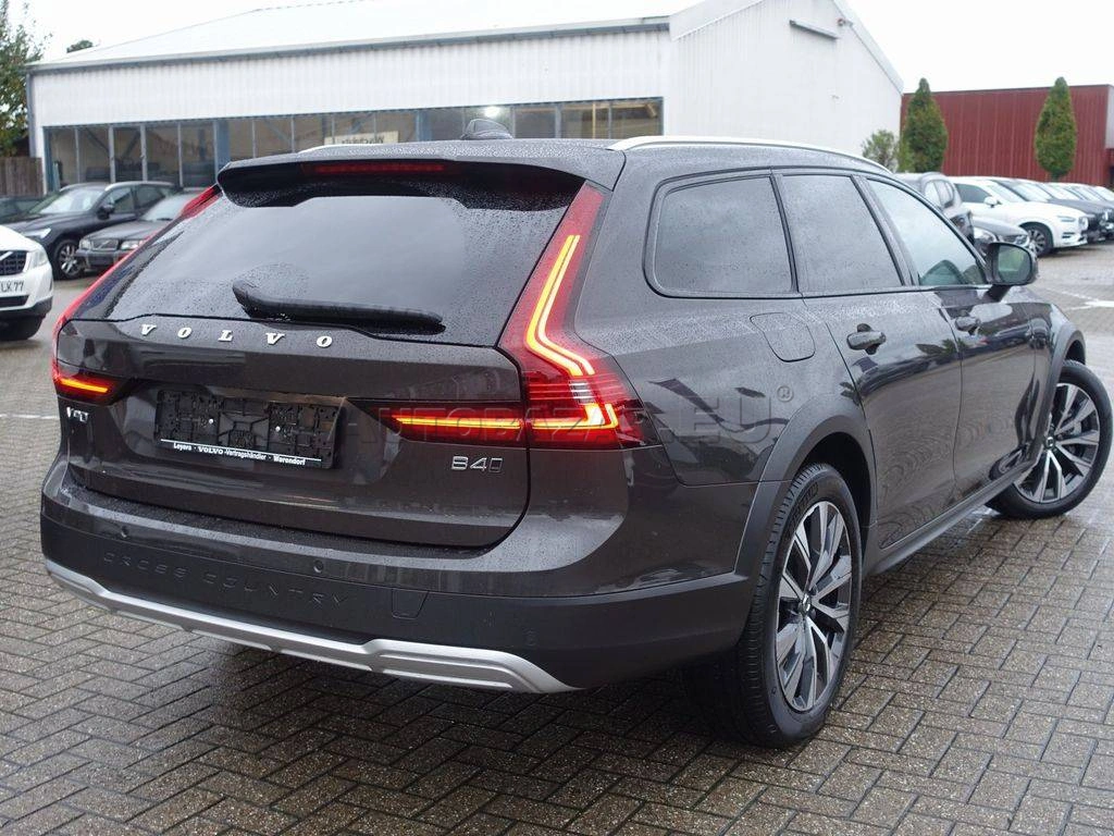 Volvo V90 CC B4 mHev Plus AWD A/T