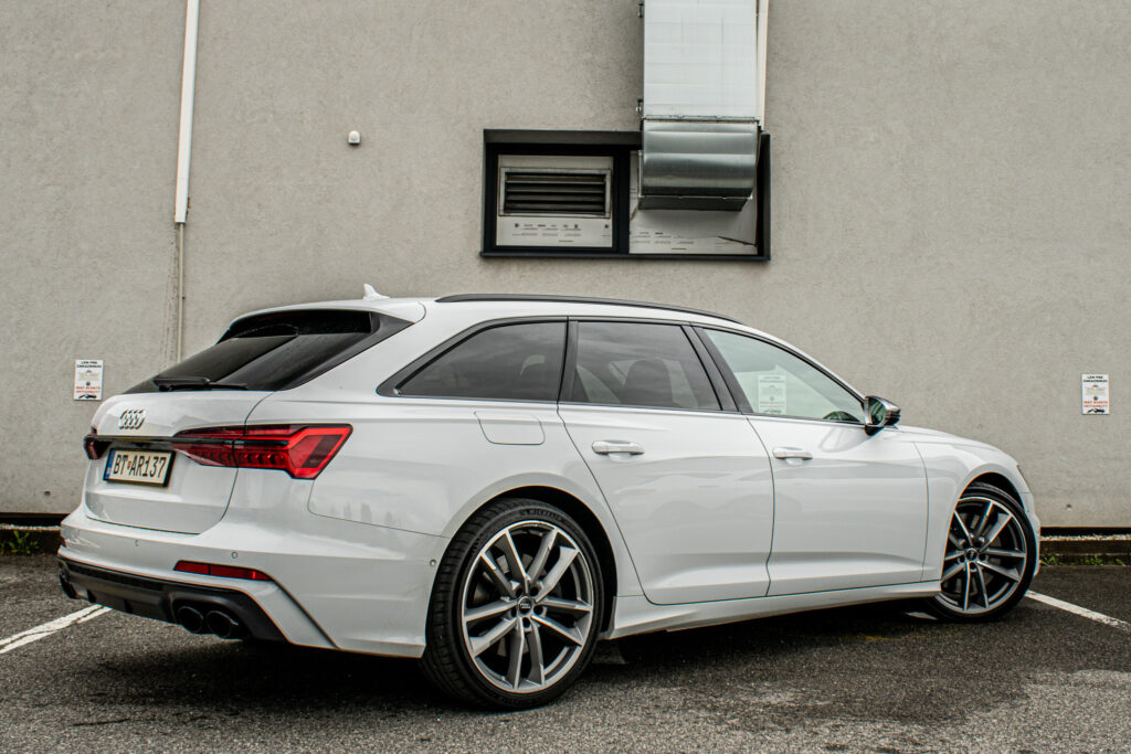 Audi S6 Avant