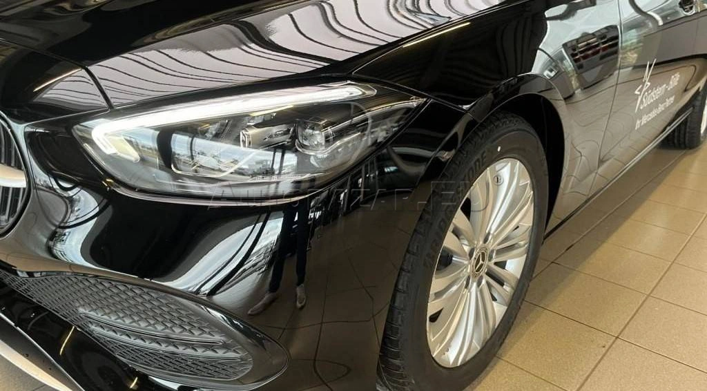 Mercedes-Benz C trieda Kombi Mercedes Benz  220 d 4M