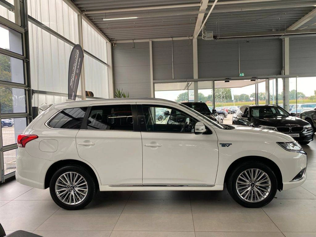Mitsubishi Outlander PHEV Basis 4WD A/T