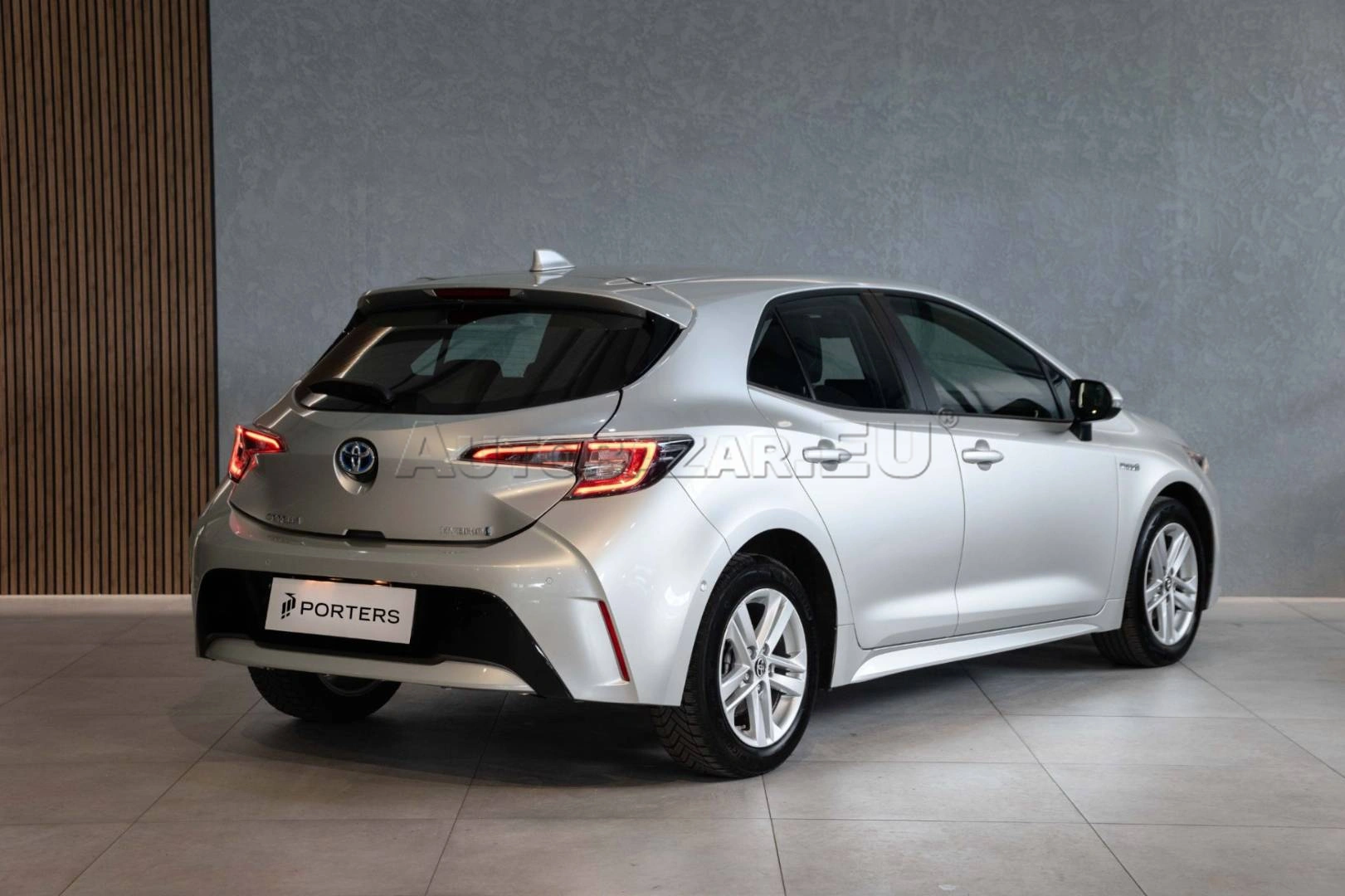 Toyota Corolla 1.8 Hybrid e-CVT Comfort, 72kW, A/T