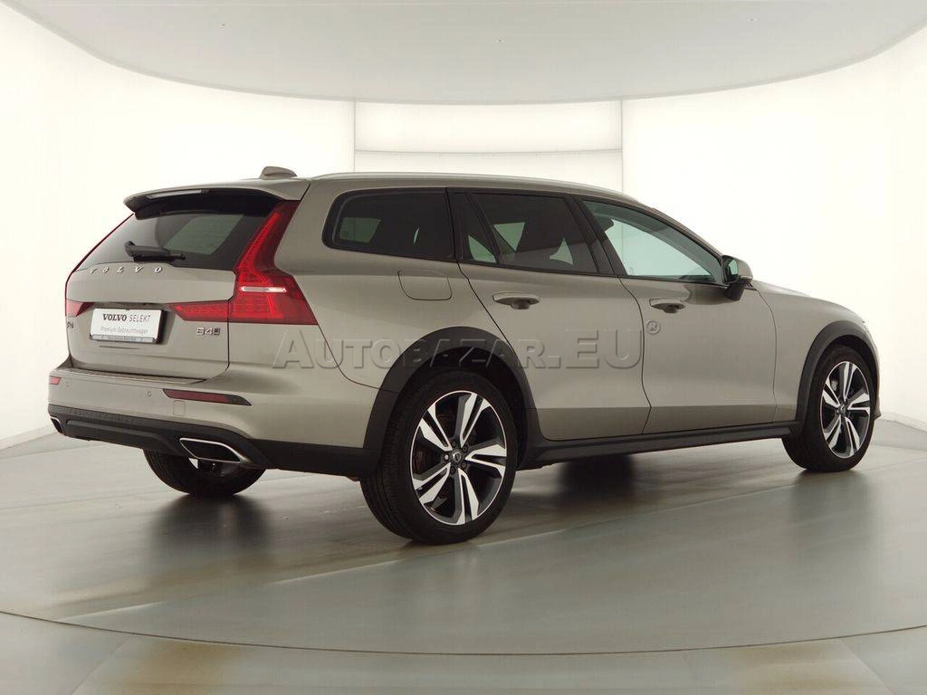Volvo V60 Cross Country Pro AWD