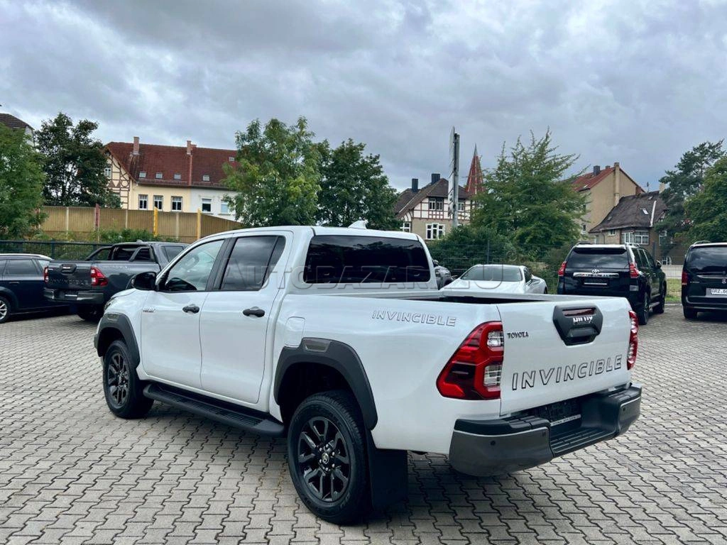 Toyota Hilux DC 2.8 I D-4D Invincible 4x4 A/T