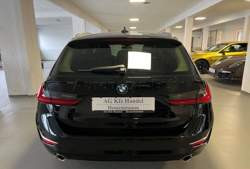 BMW Rad 3 Touring 330d  xDrive A/T