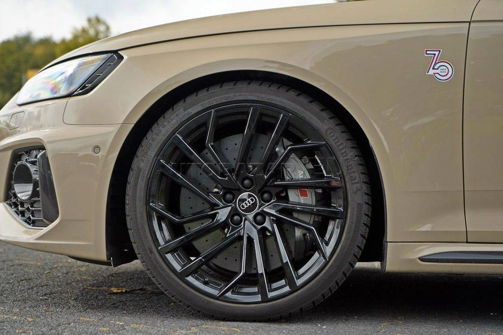 Audi RS4 Avant quattro