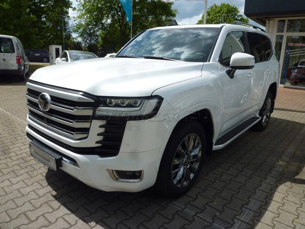 Toyota Land Cruiser LC300 70th ANNIVERSARY