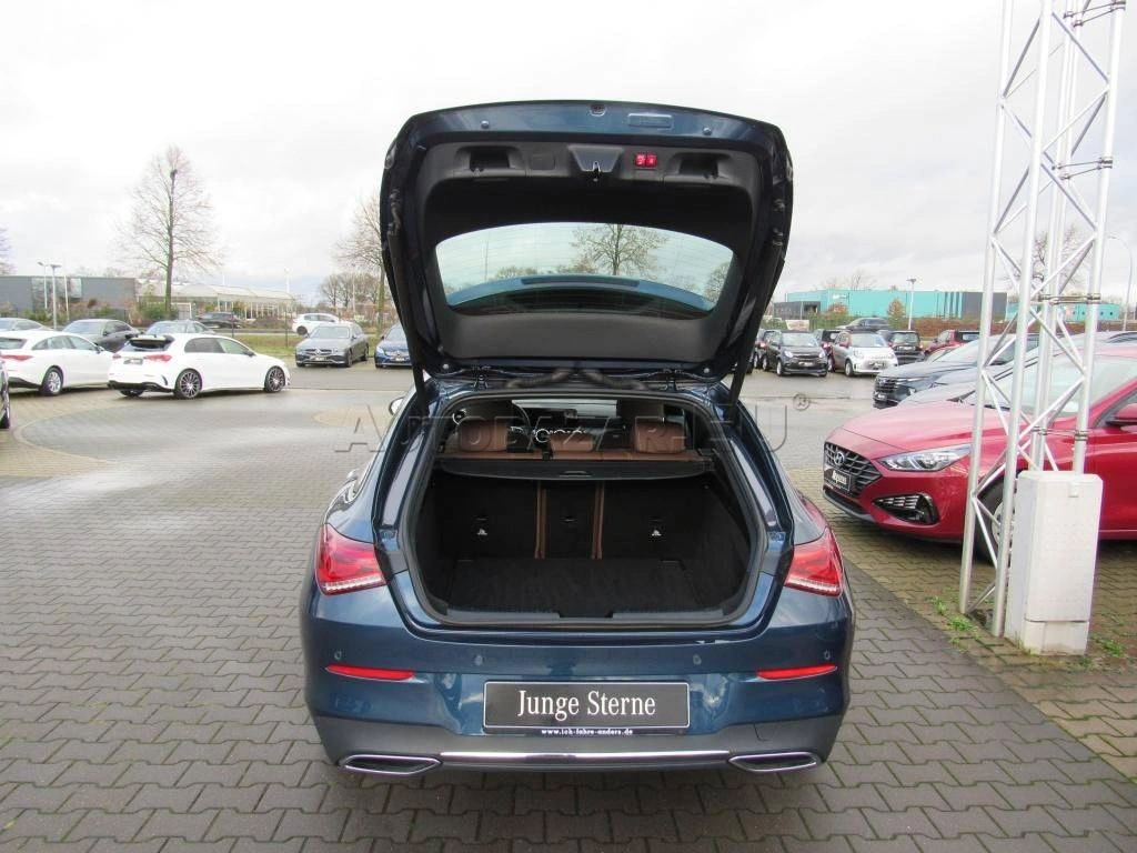 Mercedes-Benz CLA Shooting Brake SB 220 d 4MATIC A/T