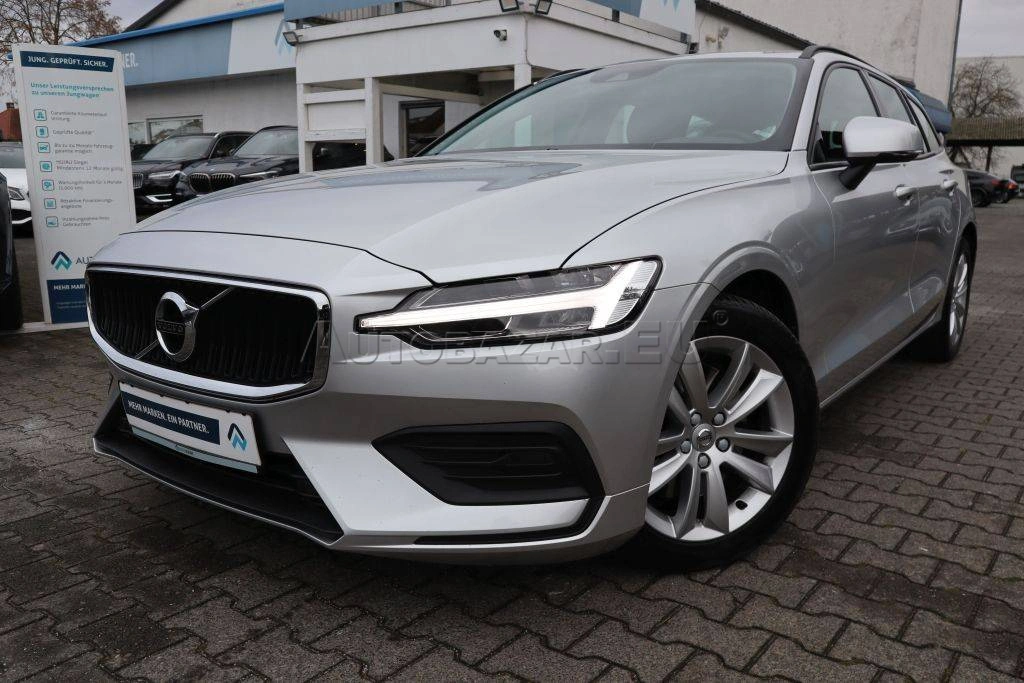 Volvo V60 B4 Momentum A/T