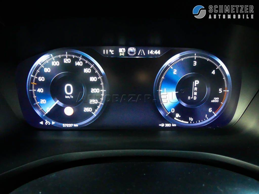Volvo V60 CC D4 2.0L Cross Country Pro A/T AWD
