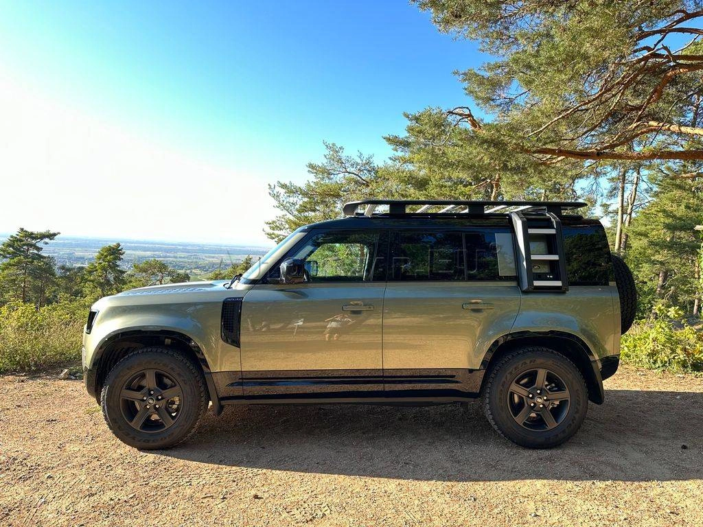 Land Rover Defender 110 3.0D I6 D250 MHEV X-Dynamic S A/T AWD