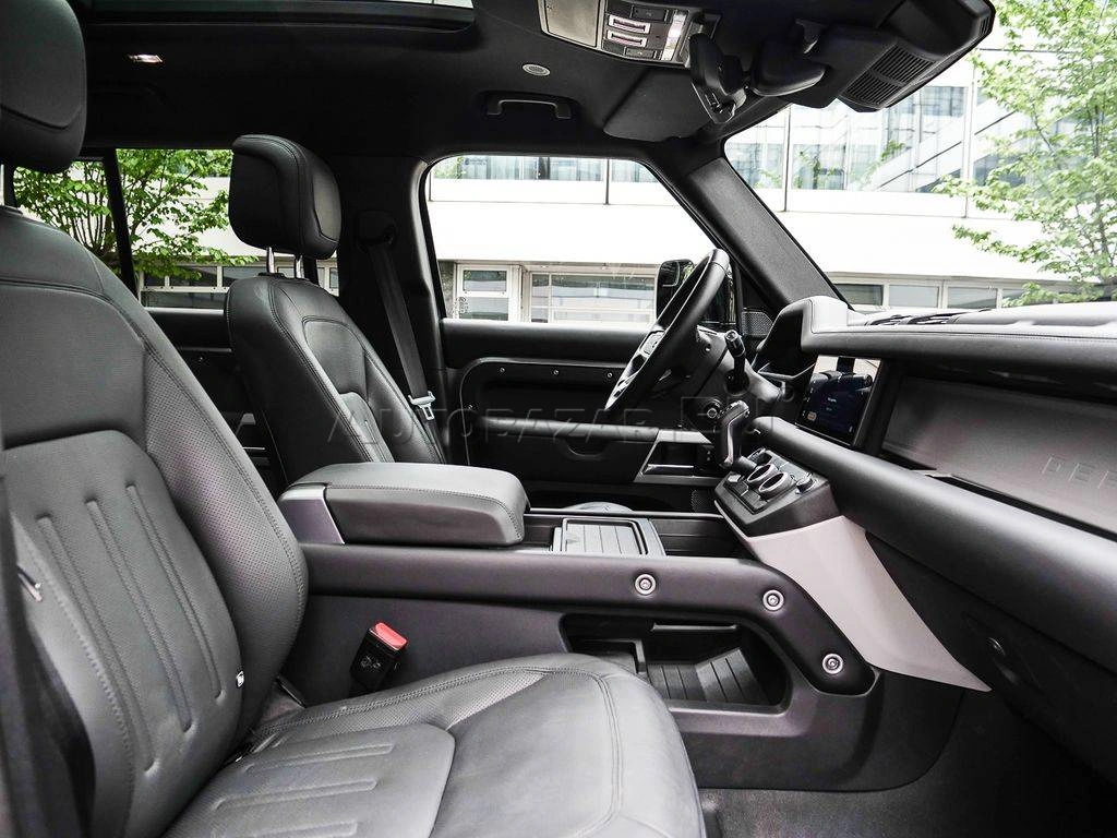 Land Rover Defender 110 3.0 I6 P400 MHEV HSE A/T AWD 7 miest