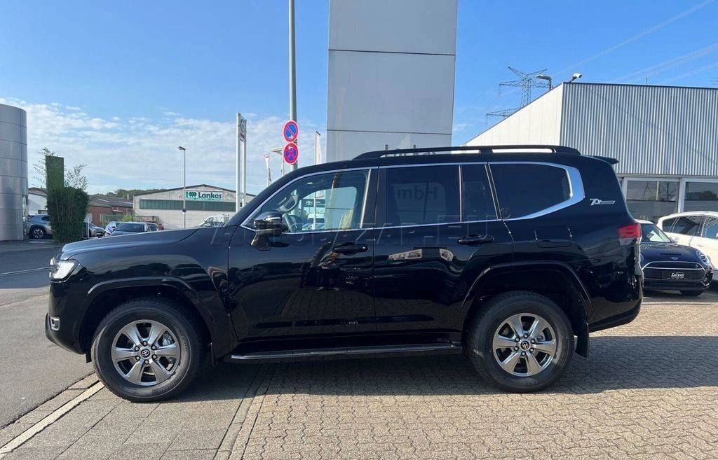 Toyota Land Cruiser LC300 70th ANNIVERSARY