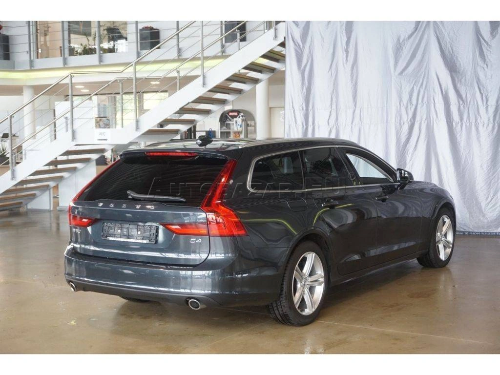 Volvo V90 Momentum Pro