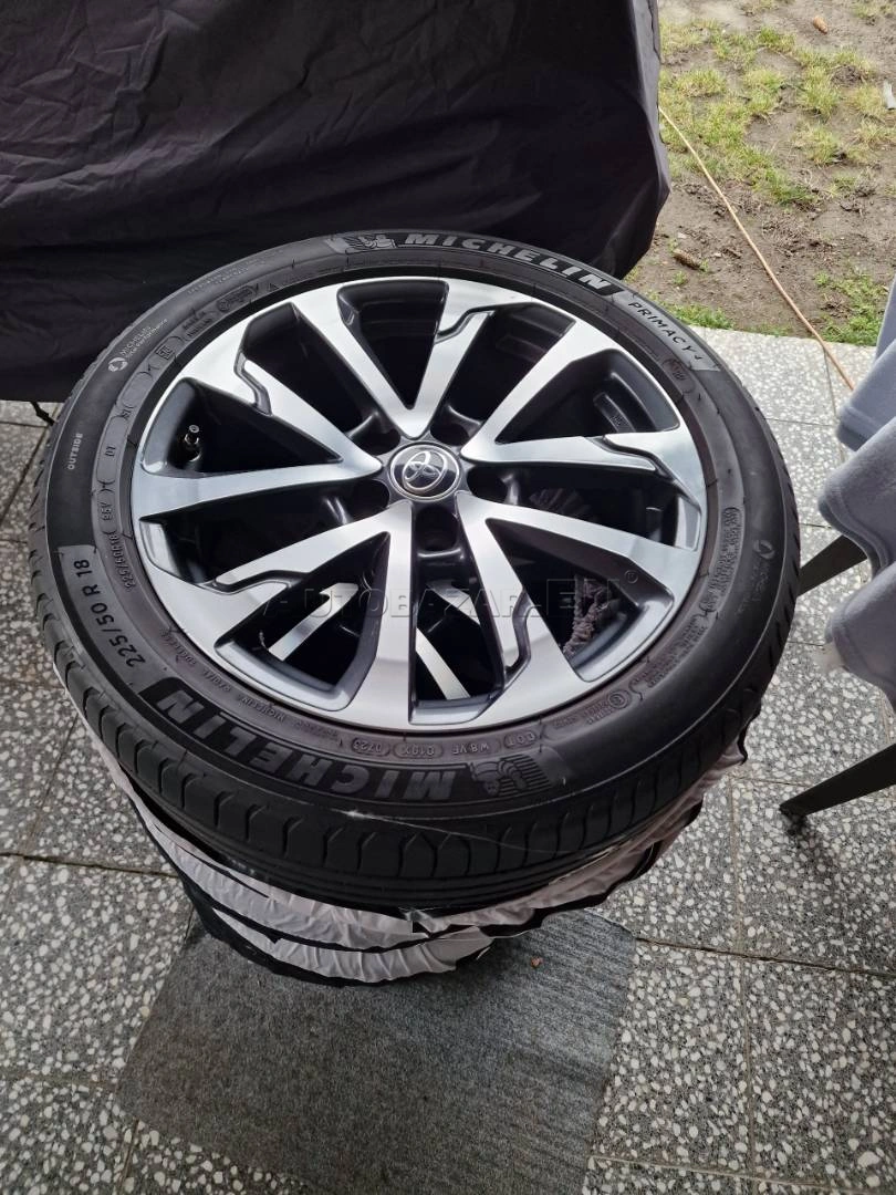 5x114,3 R18 orig. TOYOTA + 225/50 R18 Michelin