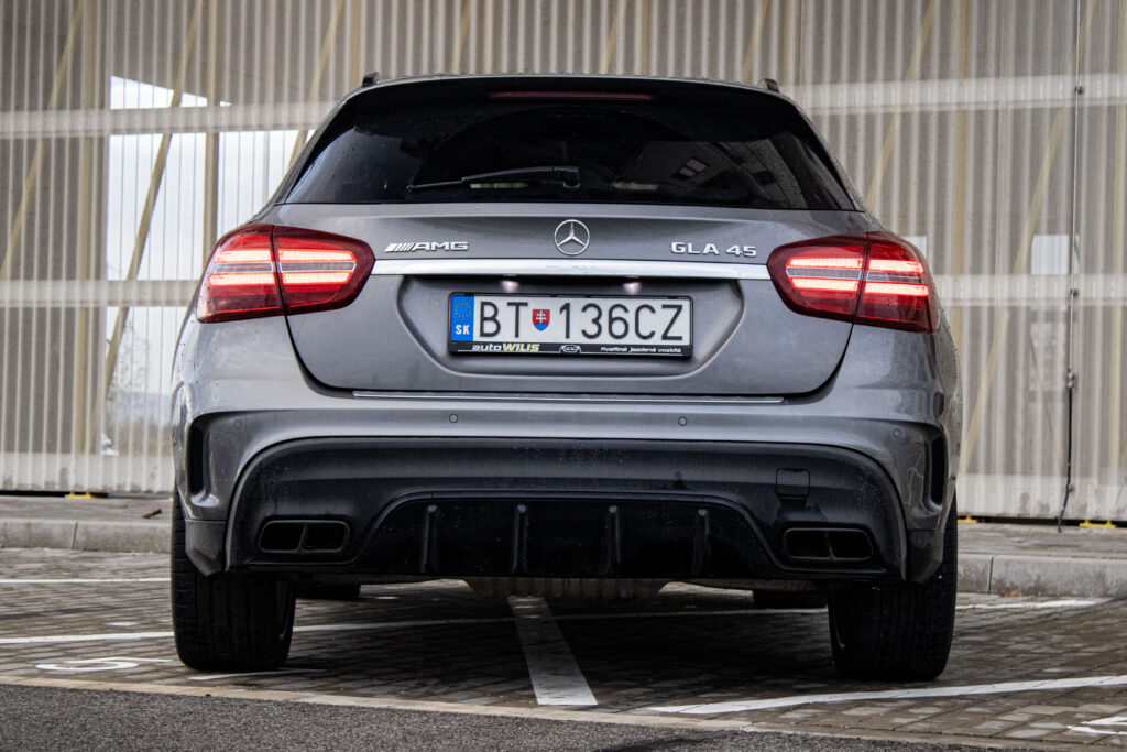 Mercedes-Benz GLA trieda