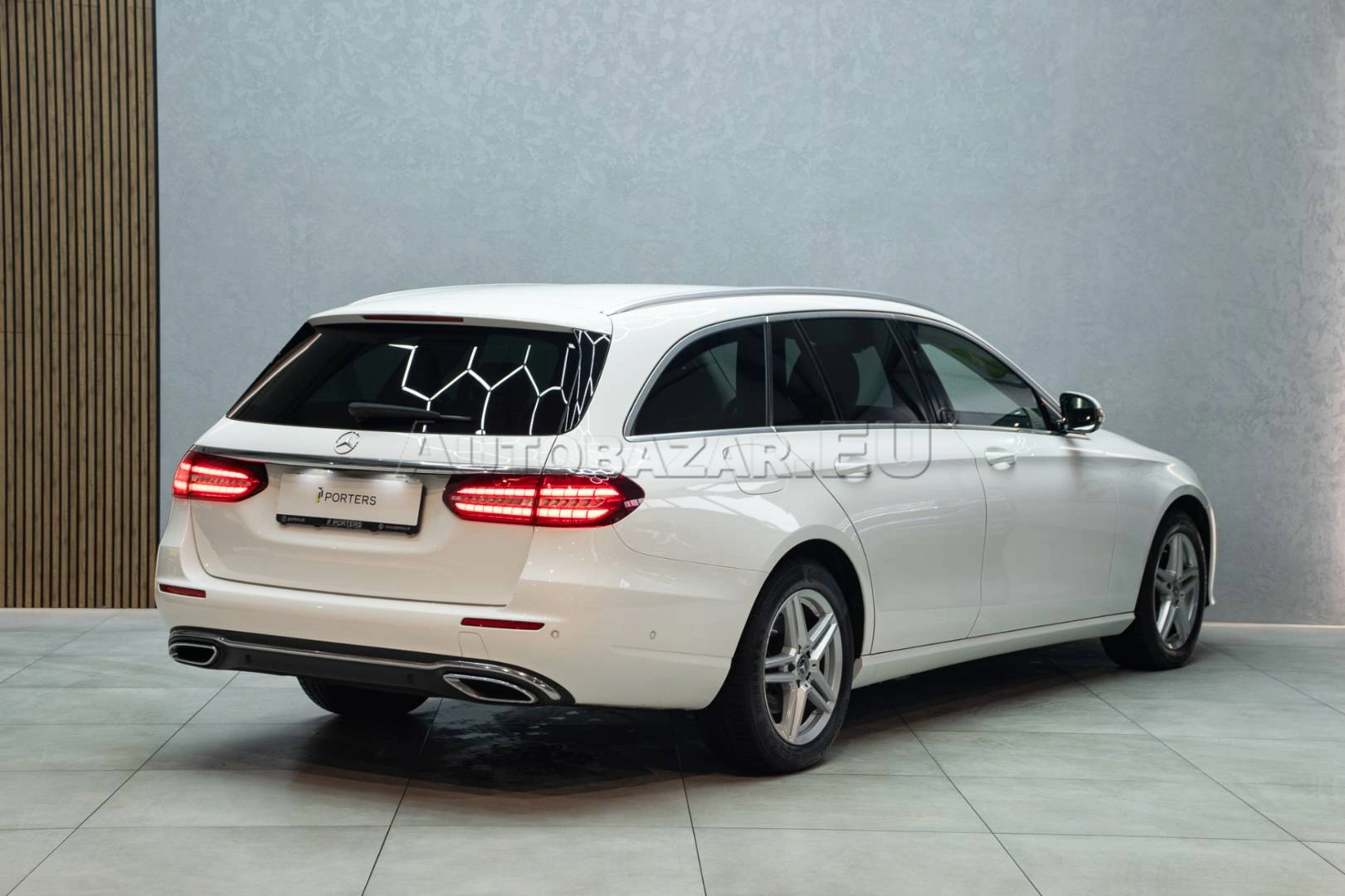 Mercedes-Benz E trieda Kombi 220 d 4MATIC A/T