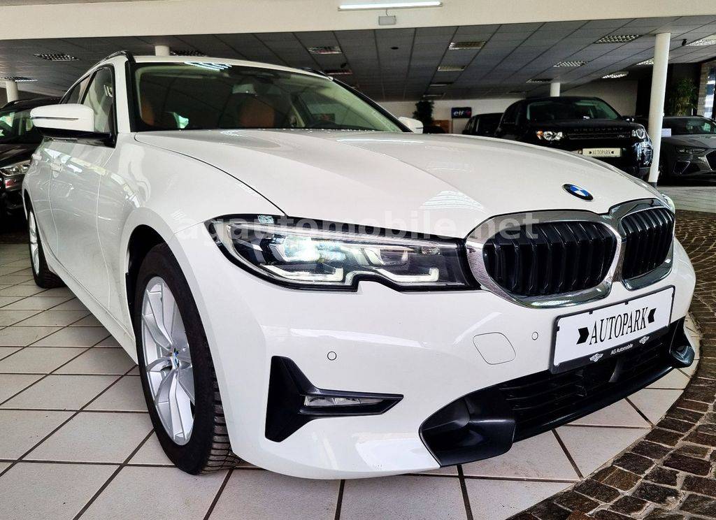 BMW Rad 3 Touring 330d  A/T