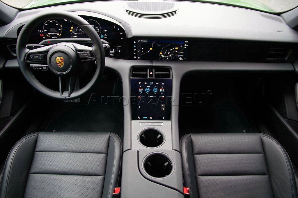 Porsche Taycan 4 Cross Turismo