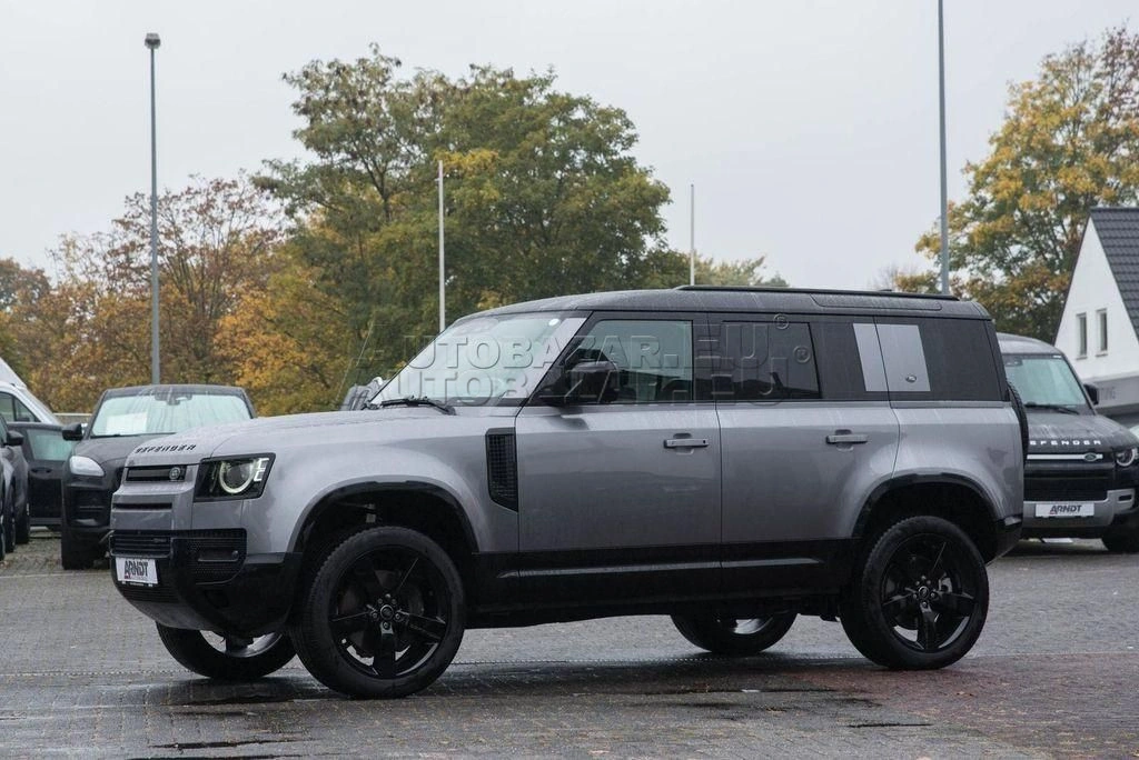 Land Rover Defender 110 3.0D I6 D250 MHEV X-Dynamic SE A/T AWD 7 miest