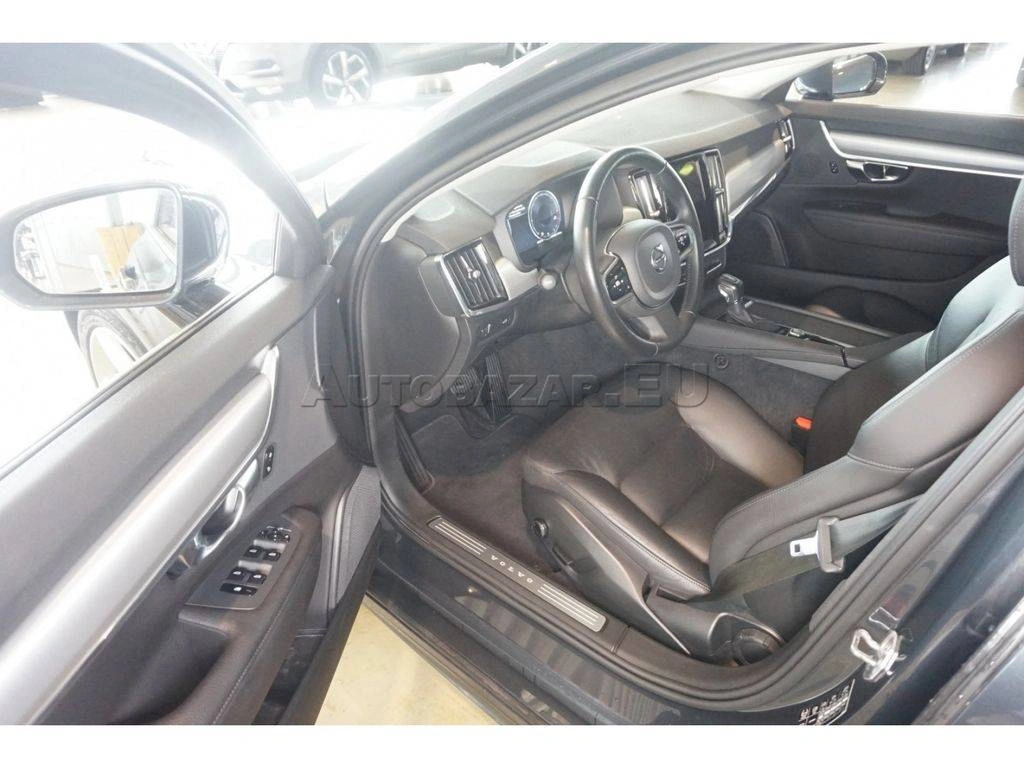 Volvo V90 Momentum Pro