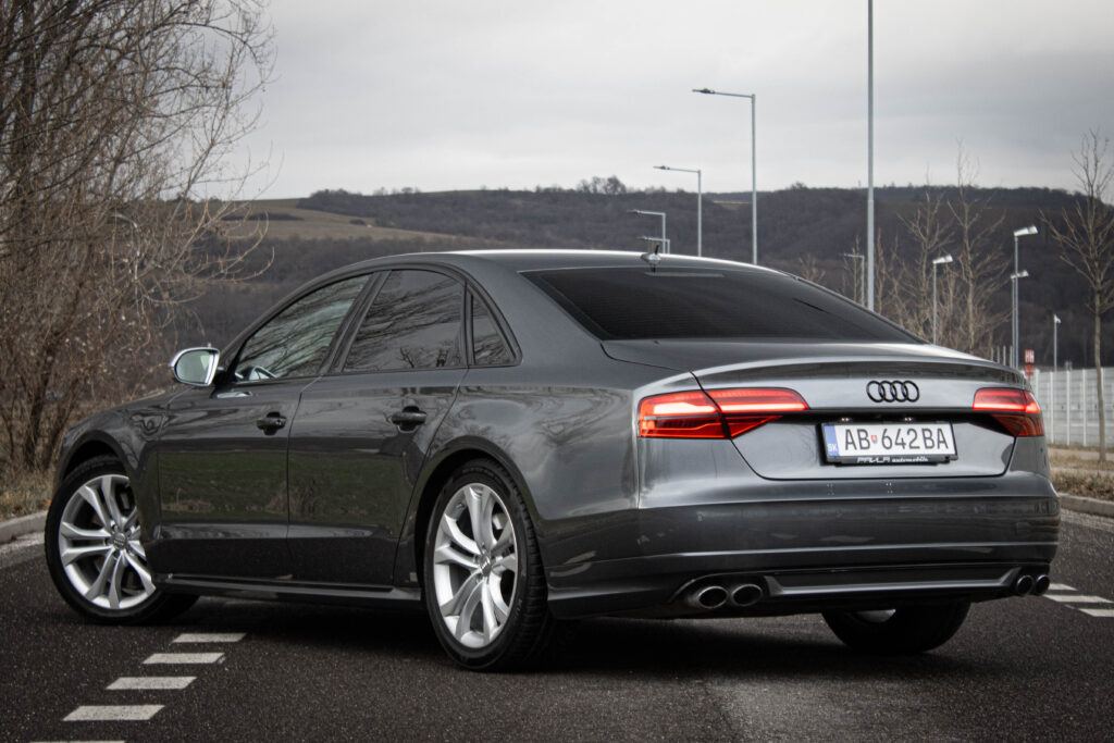 Audi S8